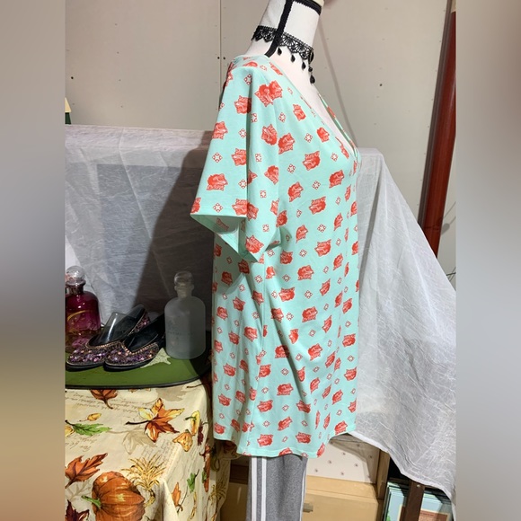 Lularoe Christy Seafoam Green Red Wolves Top - Picture 5 of 10